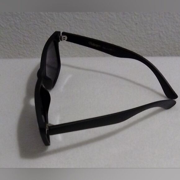 “Classic PolarSpex Retro Polarized Sunglasses - Gently Used - Picture 4 of 6